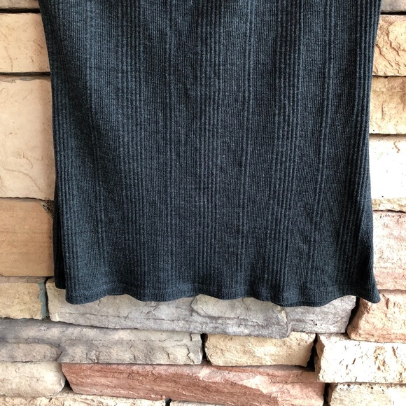 Express dark grey sleeveless v-neck snap stretch knit top Large - Picture 7 of 10